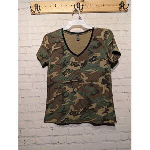 Fox V-Neck camoflage short sleeved t-shirt. Medium